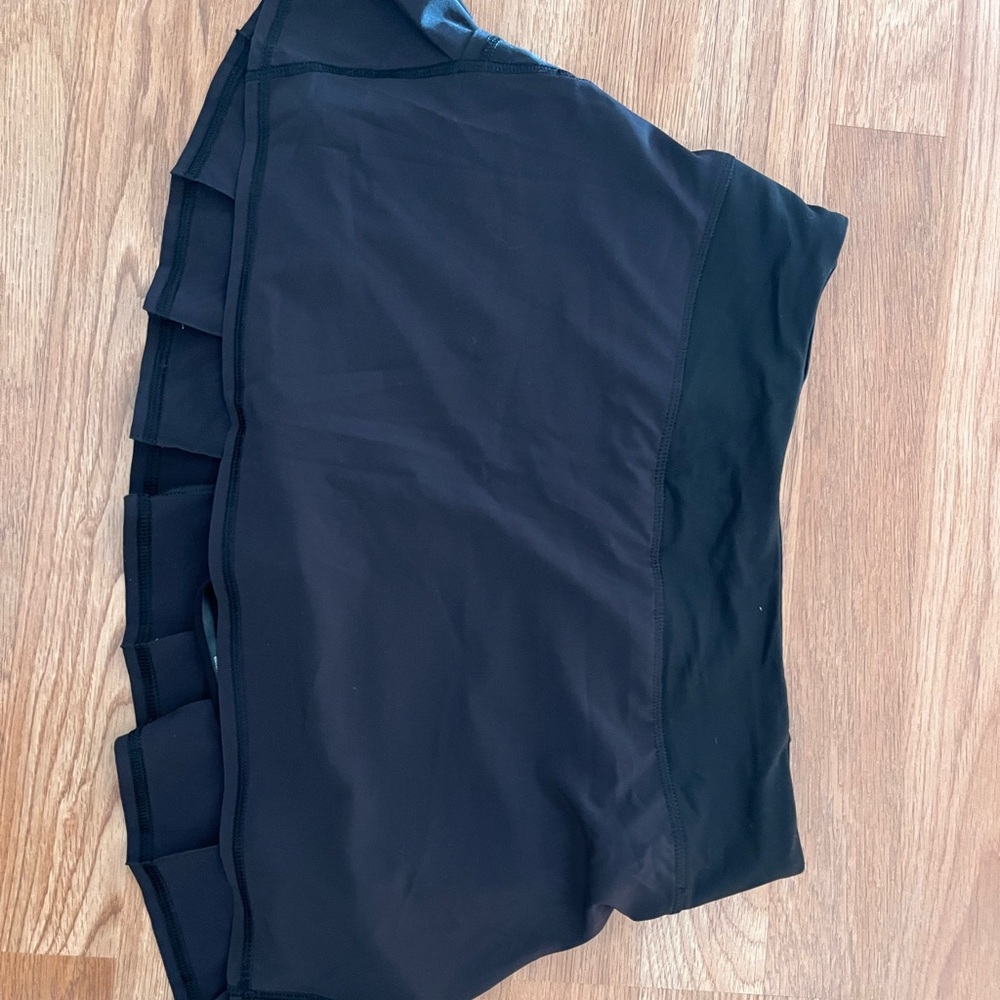 LULULEMON - Black Athletic Skork